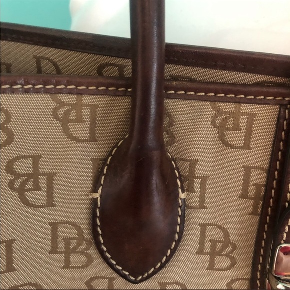 Dooney and Bourke signature logo shoulder bag - Picture 5 of 8
